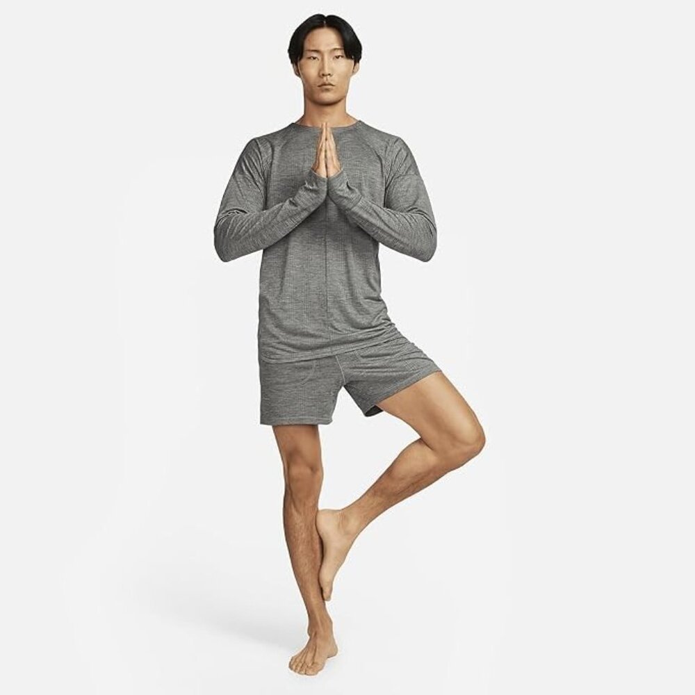 NWT Nike Men's Yoga Shorts in Gray Size Large - Picture 4 of 15